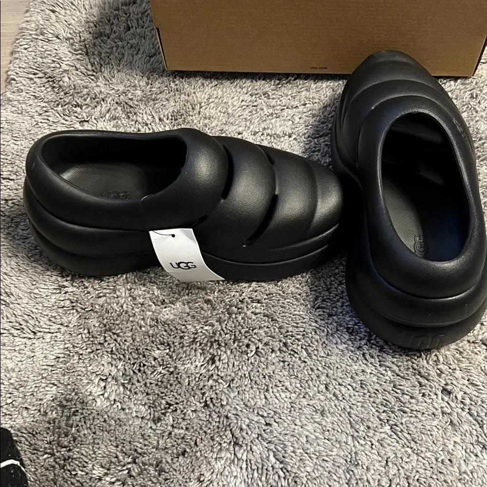 UGG Black Puffer Slide Sandals/sports clogs - Picture 8 of 13